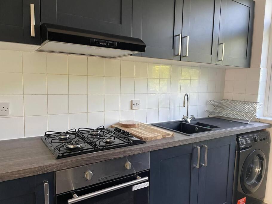 5 Bed 5Mins From Wembley Stadium Londyn Zewnętrze zdjęcie